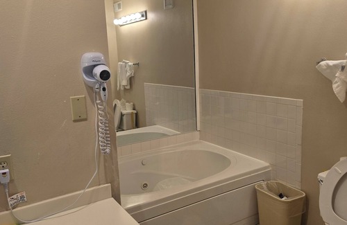East Stroudsburg Resort | 2-bedroom resort in enchanting East Stroudsburg with AC, fitness room, WiFi