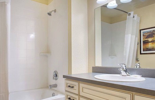 Branson Resort | 2-bedroom resort in superb Branson with WiFi, fitness room, AC
