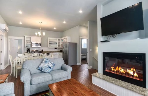 Branson Resort | 2-bedroom resort in wonderful Branson, MO, with AC, WiFi, fitness room on site