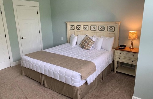 Branson Resort | 2-bedroom resort in wonderful Branson, MO, with AC, WiFi, fitness room on site
