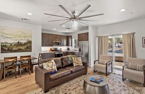 Flagstaff House | 2-bedroom retreat in Flagstaff with WiFi, AC