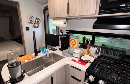 Belleview Heights House | 2-bedroom RV in perfect Summerfield with AC close to the water springs in Ocala