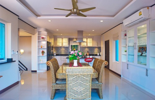 Bophut Villa | 2 Bedroom Seaview Pool Villa in Chaweng Noi