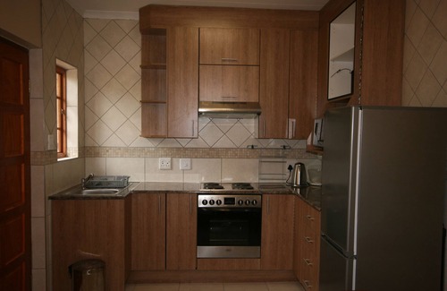 Greater Johannesburg Metropolitan Area Apartment | 2 Bedroom Self-Catering accommodation in Johannesburg, Fourways (Sleep 5)