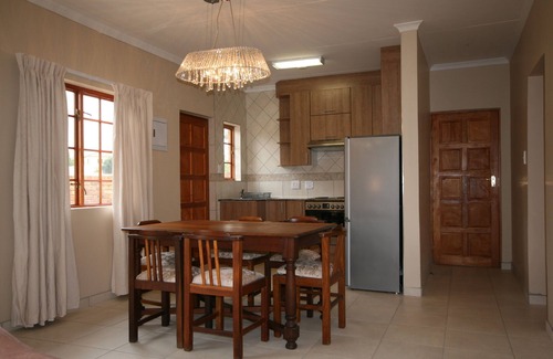 Greater Johannesburg Metropolitan Area Apartment | 2 Bedroom Self-Catering accommodation in Johannesburg, Fourways (Sleep 5)