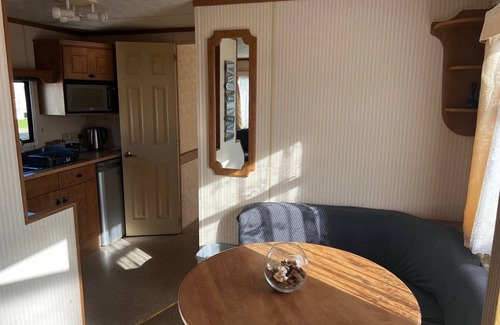 Hunstanton Ski Chalet | 2 Bedroom sleeps 6 caravan Manor Park Hunstanton