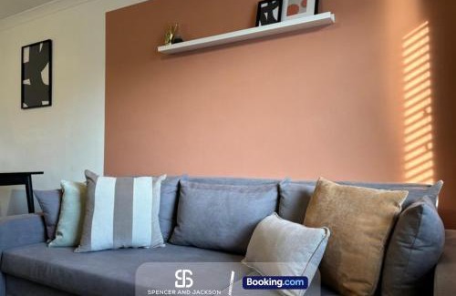 Oxford City Centre Apartment | 2 Bedroom Spacious Duplex with Free Parking Near The University - By Spencer & Jackson Short Lets & Serviced Accommodation Oxford
