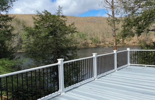 Hubbardston House | 2 Bedroom Spacious Cottage on Lake