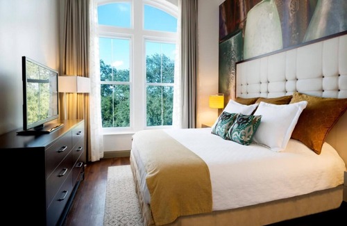 Historic District - North Hotel | 2-Bedroom Suite at a 4⭐️ Hotel