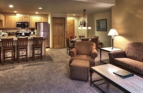 Four O'Clock Resort | 2 Bedroom Suite Grand Timber Lodge Resort & Spa
