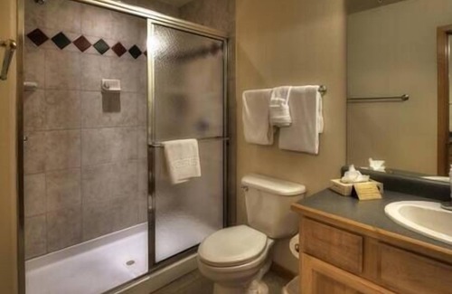 Four O'Clock Resort | 2 Bedroom Suite Grand Timber Lodge Resort & Spa