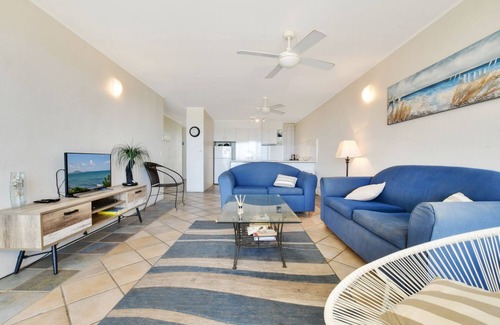 Maroochydore Apartment | 2 Bedroom Top Floor Unit - Ocean Views and Pool