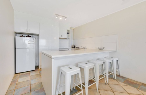 Maroochydore Apartment | 2 Bedroom Top Floor Unit - Ocean Views and Pool