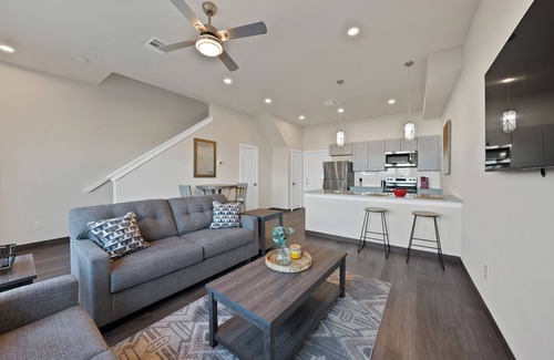 Central Arlington House | 2-bedroom townhome in welcoming Arlington