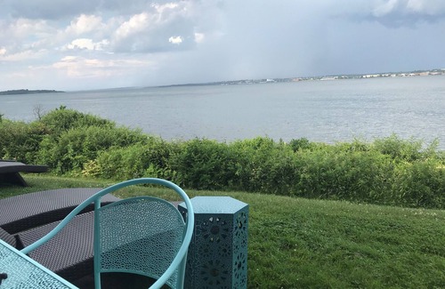 Jamestown House | 2-bedroom townhome in enjoyable Jamestown on the Bay