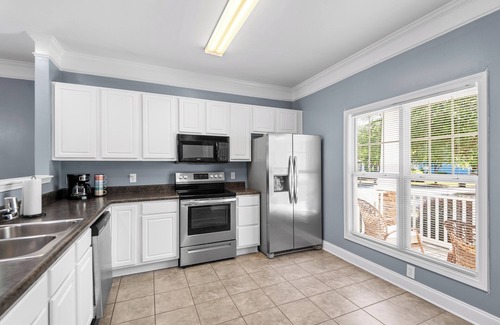 Columbia House | 2 bedroom townhome with all new furnishings. Close to downtown, USC, hospitals