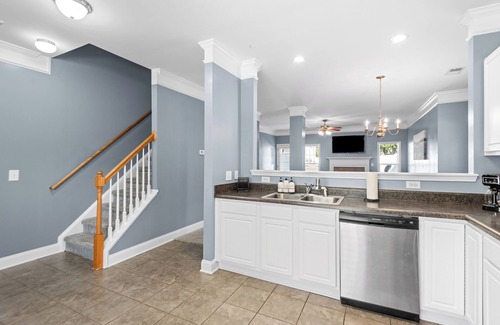 Columbia House | 2 bedroom townhome with all new furnishings. Close to downtown, USC, hospitals