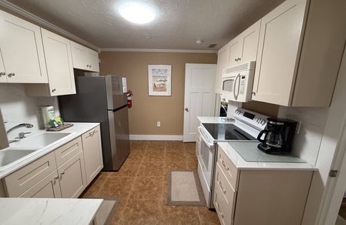 Holmes Beach Villa | 2 bedroom unit, West of Gulf Drive. Only steps to the beach!