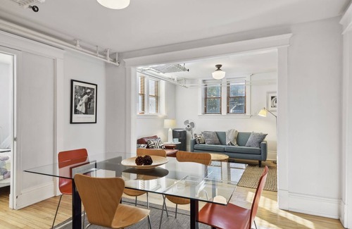 Powderhorn Park Condo | 2 Bedroom Urban Nest in Brick Brownstone