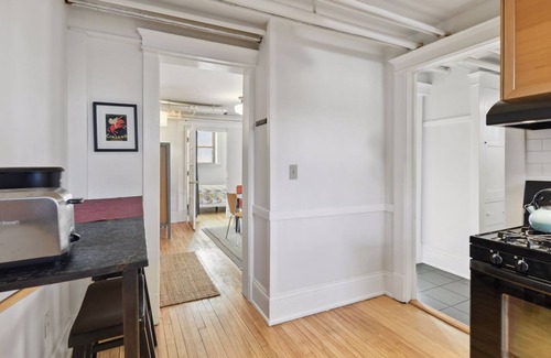 Powderhorn Park Condo | 2 Bedroom Urban Nest in Brick Brownstone