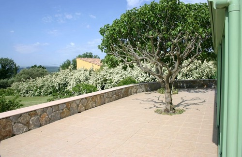 Aups Villa | 2 bedroom villa in a large garden with unheated pool