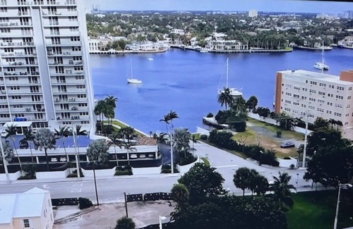 East Fort Lauderdale Villa | 2 bedroom villa available for the FLIBS. Sleeps up to eight!