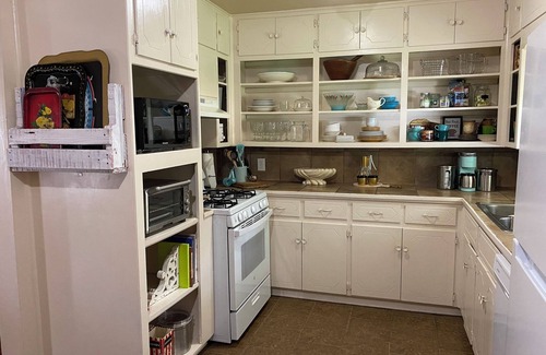 Sherman House | 2-bedroom vintage cottage in Sherman, Texas