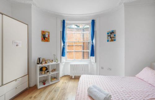 Camberwell Apartment | 2 bedroom w ensuites-Sleeps 6 20min to CityCentre