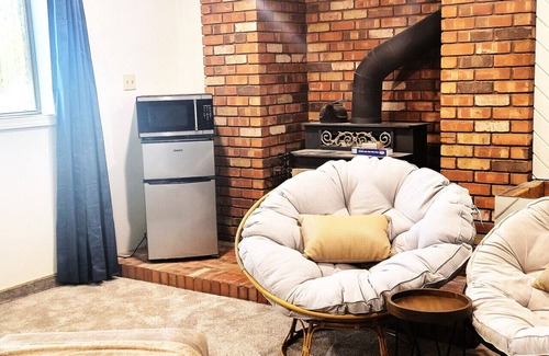 Page House | 2 Bedroom, Washer/Dryer, Sleeps 6, lower