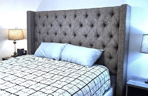 Page House | 2 Bedroom, Washer/Dryer, Sleeps 6, lower