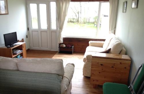 Bude Ski Chalet | 2 bedroom, west facing property in lovely setting, close to Bude and beaches..