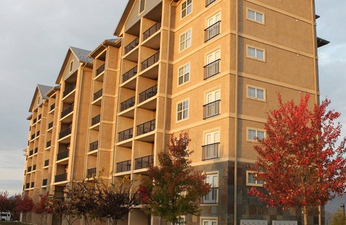 Pigeon Forge Condo | 2 Bedroom with Mountain views on the Parkway in downtown Pigeon Forge!