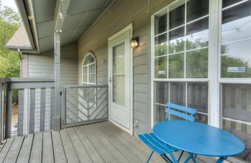 Oklahoma City Condo | 2-bedroom Wooded view condo in awesome NW OKC in Bluff creek. Entire condo