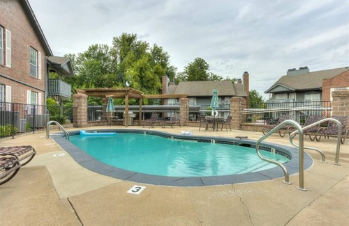 Oklahoma City Condo | 2-bedroom Wooded view condo in awesome NW OKC in Bluff creek. Entire condo