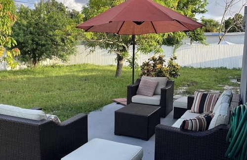 Deerfield Beach House | 2 bedrooms 1 bath