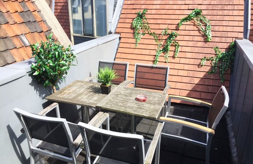 Red Light District Apartment | 2 Bedrooms Apartment with Balcony in Amsterdam City Center
