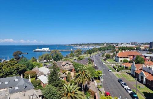Geelong Apartment | 2 Bedrooms Aptmt with Ocean View