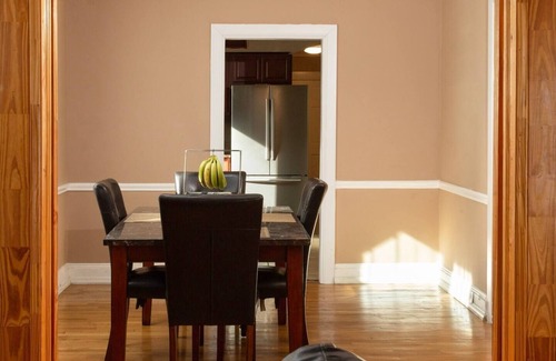 Queens House | 2 Bedrooms in beach town in Queens NYC