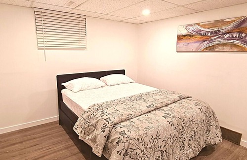 London House | 2 Bedrooms in Entire Home w/Free Parking Near to Hospital and Grocery Stores