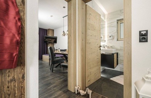 Kaltenbach Apartment | 2 bedrooms, kitchen, bathroom, next to the valley run and the valley station