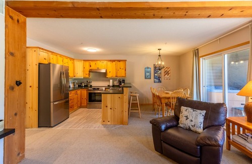 East Kootenay Condo | 2 Bedrooms l Sleeps 4 Adults l Private Hot Tub