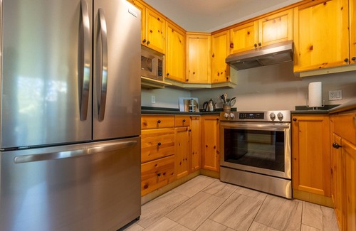 East Kootenay Condo | 2 Bedrooms l Sleeps 4 Adults l Private Hot Tub