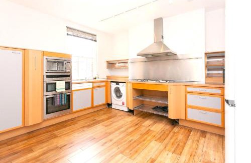 Earl's Court Apartment | 2 Bedrooms Plus Spacious Lounge Delightful Apartments by Kensington & Chelsea Desirable Locations SW