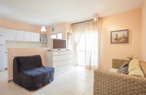 Ra'ananna Apartment | 2 bedrooms Raanana center REF 33