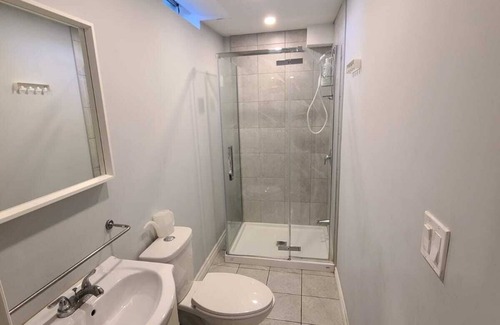 Halton Regional Municipality House | 2 Bedrooms Separate Entry Basement Apartment