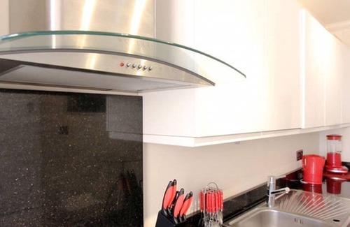 Maida Vale Apartment | 2 Bedrooms Sleeps Up To 6 Guests, Great Base To Explore London, Close To Metro