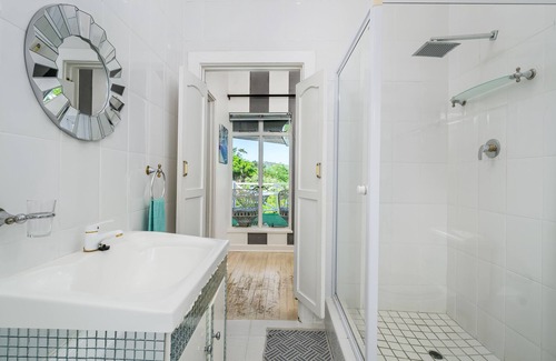 Port Elizabeth House | 2-Bedrooms*Spacious*Balcony*VIEWS*En-Suite Bathroom* 43" Flatscreen TV NETFLIX