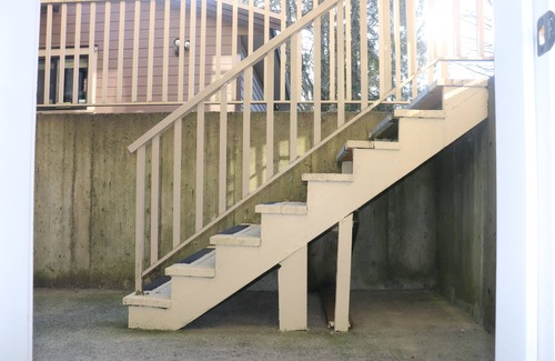 Burnaby Apartment | 2 Beds suite near Metrotown and Skytrain