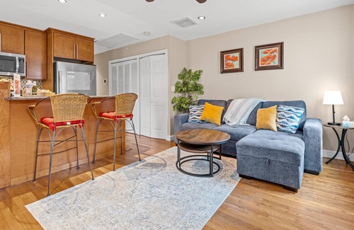 Potomac West House | 2 Beds Townhouse: Minutes from DCA-National Airport