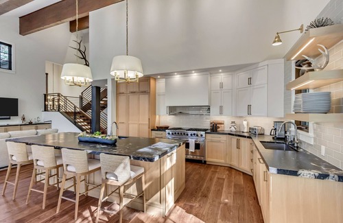 Deer Valley House | 2 Bellemont Home (5-Bedroom) by RedAwning
